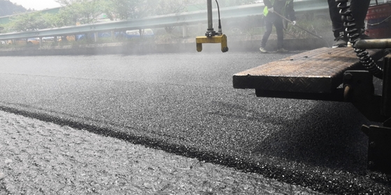 1.5cm 2cm Asphalt Overlay Bitumen Road Repair Betondecke-Wartung